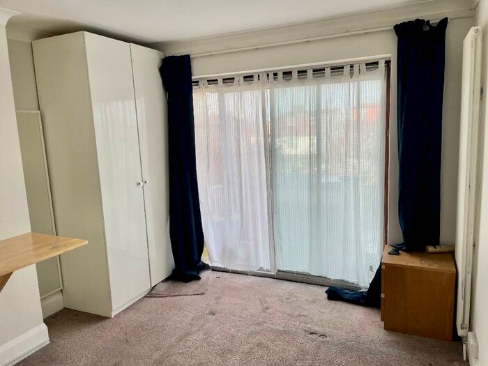 Studio To Rent In Tanfield Avenue, London, NW2