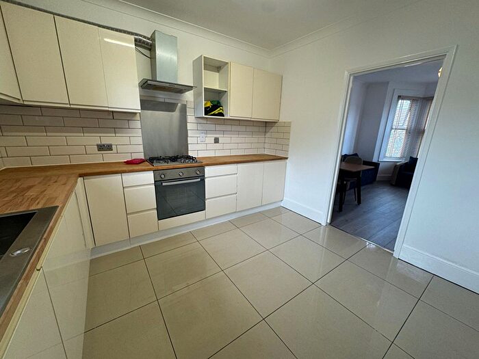 2 Bedroom Flat To Rent In Ilford, IG1
