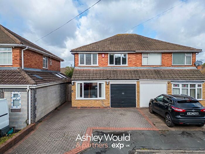 3 Bedroom Semi-Detached House For Sale In The Hayes, Birmingham, B31