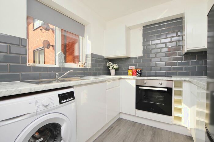 1 Bedroom Flat To Rent In Wavel Place, London, SE26