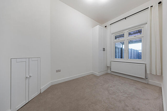 2 Bedroom Flat For Sale In Davidson Road, Croydon, CR0