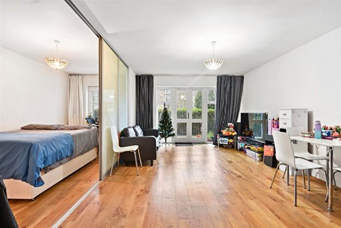 1 Bedroom Flat For Sale In Park Lodge Avenue, West Drayton, UB7