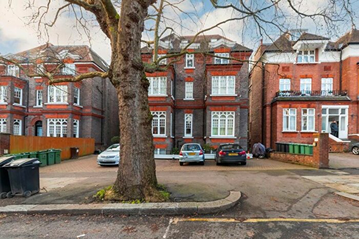 3 Bedroom Flat To Rent In Fitzjohns Avenue, London, NW3