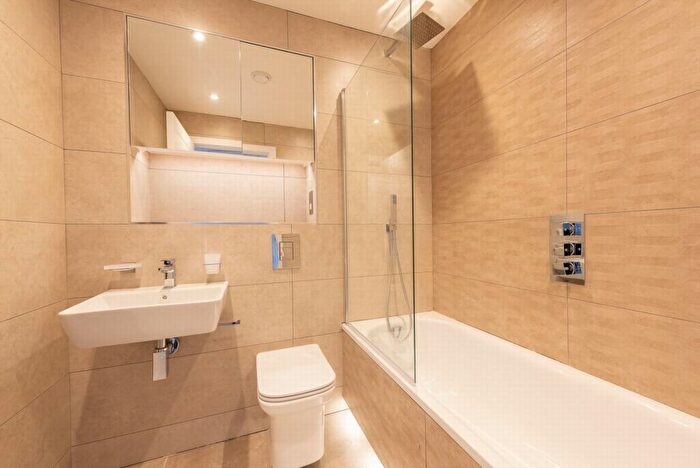2 Bedroom Apartment To Rent In Farnborough Road, Farnborough, GU14
