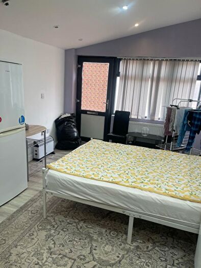 Studio To Rent In Inglehurst Gardens, Ilford, IG4