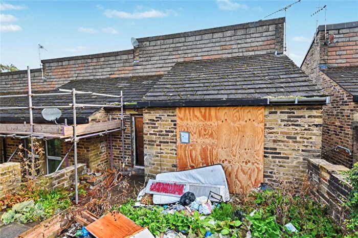 3 Bedroom End Of Terrace House For Sale In Bakes Street, Bradford, West Yorkshire, BD7