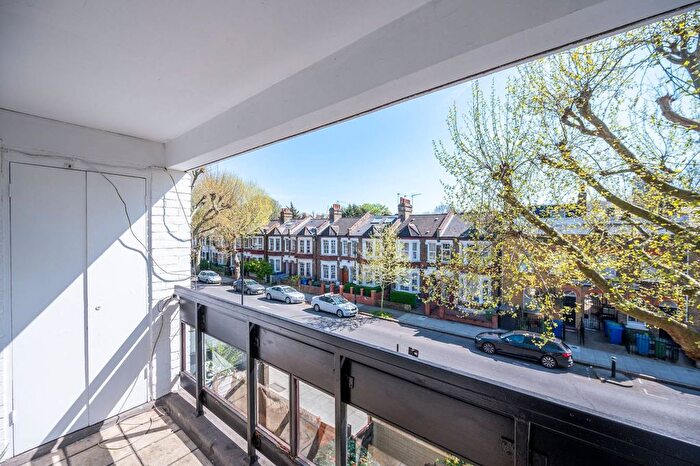3 Bedroom Flat To Rent In John Ruskin Street, Camberwell, London, SE5