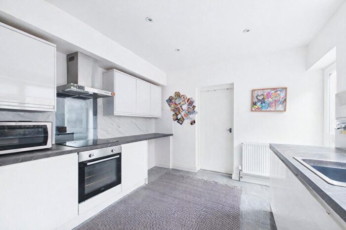 2 Bedroom Maisonette For Sale In St. Georges Road, Aldershot, Hampshire, GU12