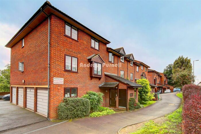 2 Bedroom Flat To Rent In Alexandra Road, London, SW19