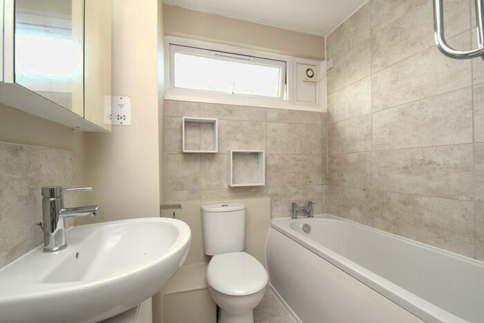 2 Bedroom Duplex For Sale In Handel Lodge, Fair Acres, Bromley, Kent, BR2