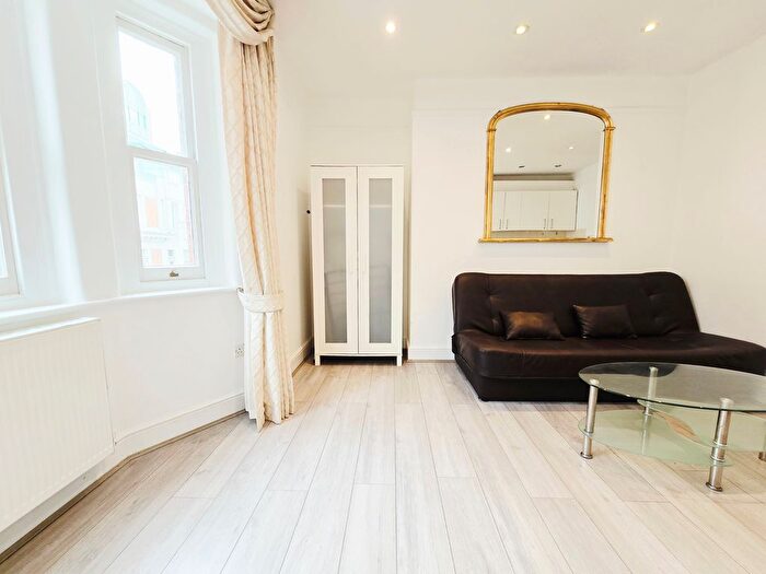 3 Bedroom Flat To Rent In Nassau Street, Fitzrovia, W1W