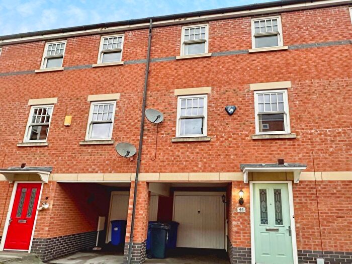 3 Bedroom Town House To Rent In Auriga Court, Chester Green, Derby, DE1