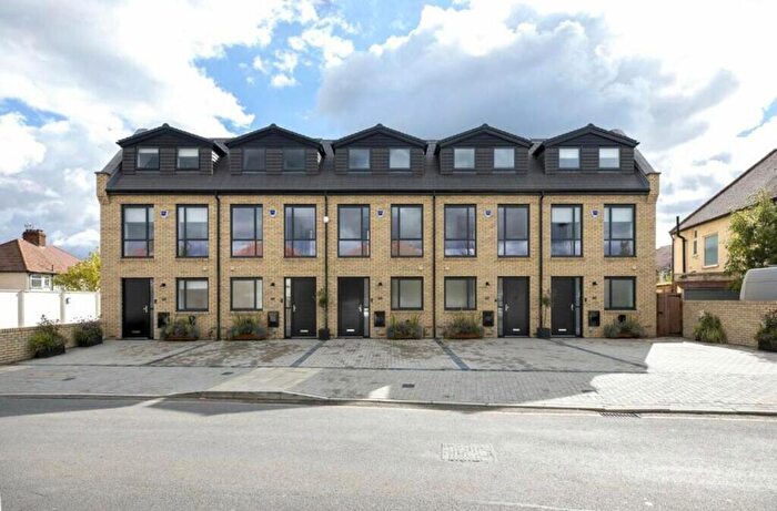 4 Bedroom Terraced House To Rent In Bacon Lane, Edgware, HA8