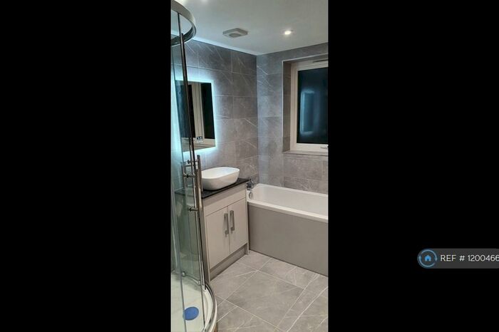 2 Bedroom Flat To Rent In Spital, Wirral, CH63