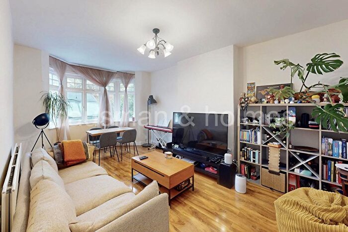 1 Bedroom Flat For Sale In Llanvanor Road, NW2
