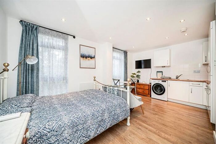 Studio For Sale In Greatorex Street, Aldgate East, E1