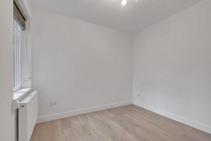 1 Bedroom Flat To Rent In Drake House, Stepney Way, Whitechapel, E1