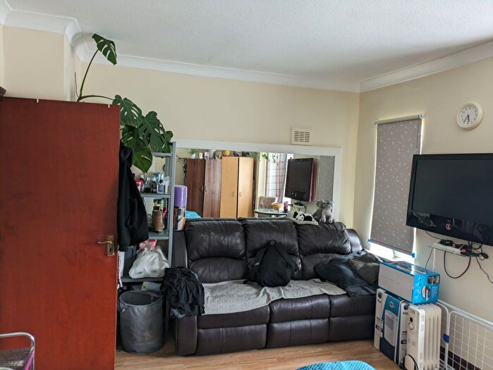 3 Bedroom Flat To Rent In Vicarage Road, Leyton, E10