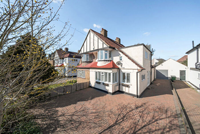 4 Bedroom Semi Detached House For Sale In Glynde Road, Bexleyheath, DA7