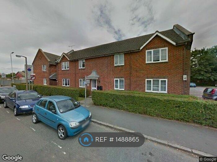 1 Bedroom Flat To Rent In Kennett Court, Watford, WD18
