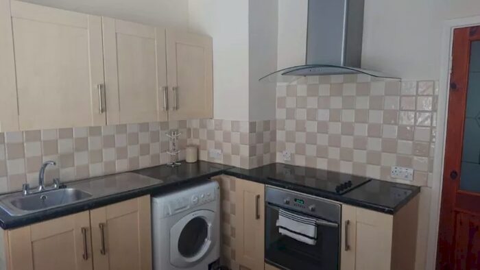 2 Bedroom Flat To Rent In Greyhound Lane, London, SW16