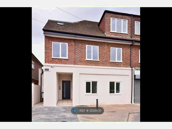 1 Bedroom Flat To Rent In Masons Parade, Goffs Oak EN7