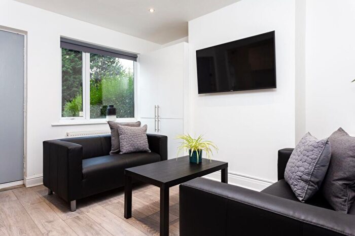 2 Bedroom House To Rent In Victoria Road, Leeds, LS6