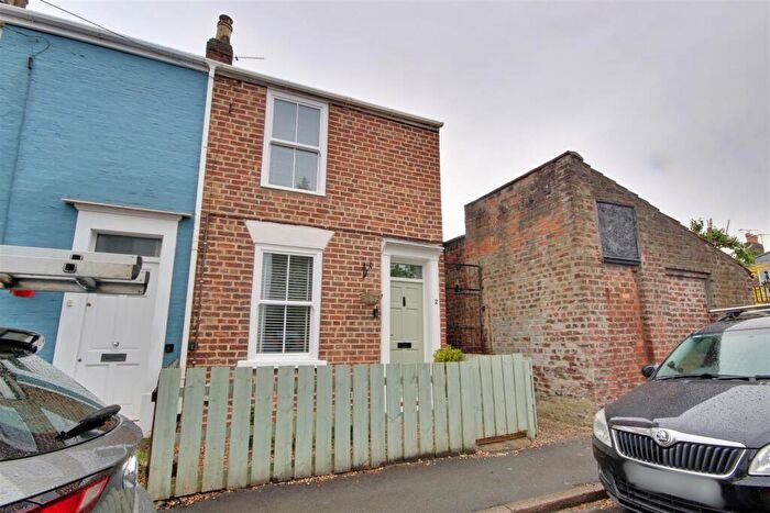 2 Bedroom Terraced House For Sale In Norwood Far Grove, Beverley, HU17
