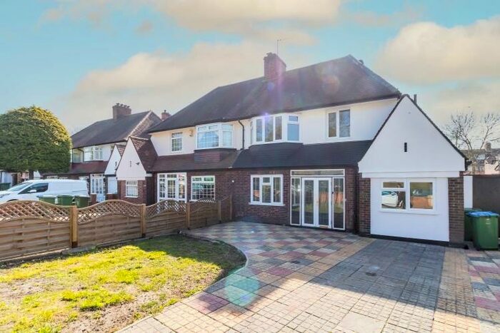 4 Bedroom Semi-Detached House To Rent In Eltham Road Eltham, SE9