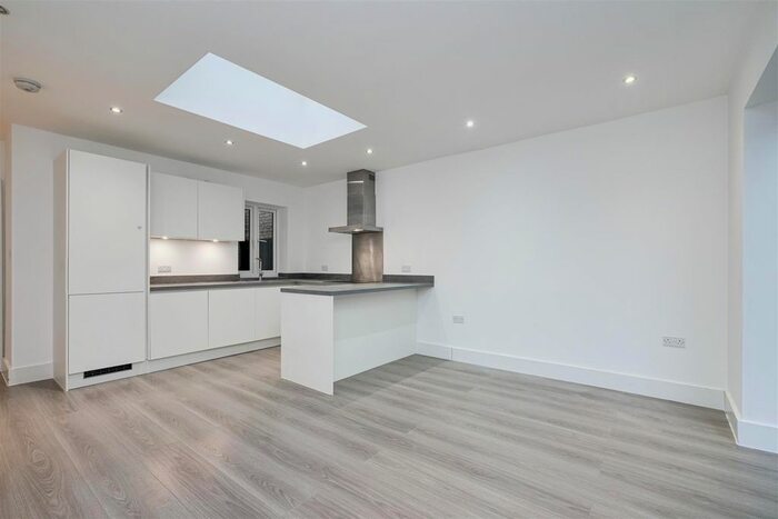 2 Bedroom Flat To Rent In Pitshanger Lane, London, W5