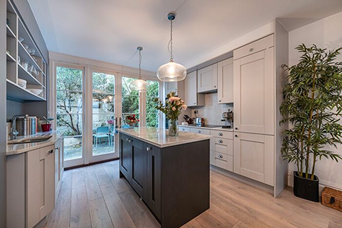 3 Bedroom Flat For Sale In Warwick Square, London, SW1V