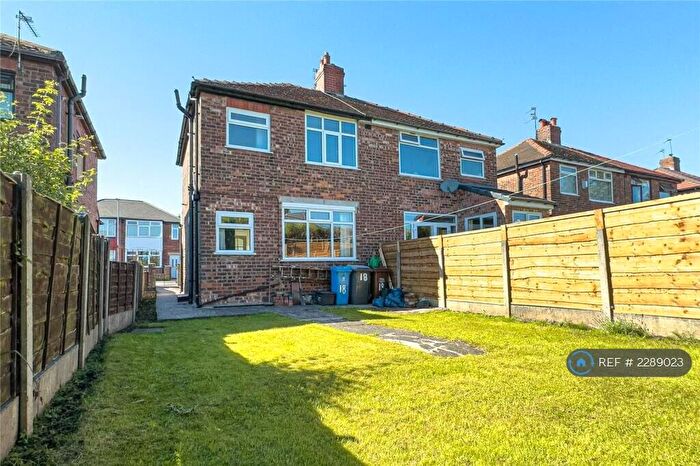 3 Bedroom Semi-Detached House To Rent In Chadderton, Chadderton, Manchester, OL9