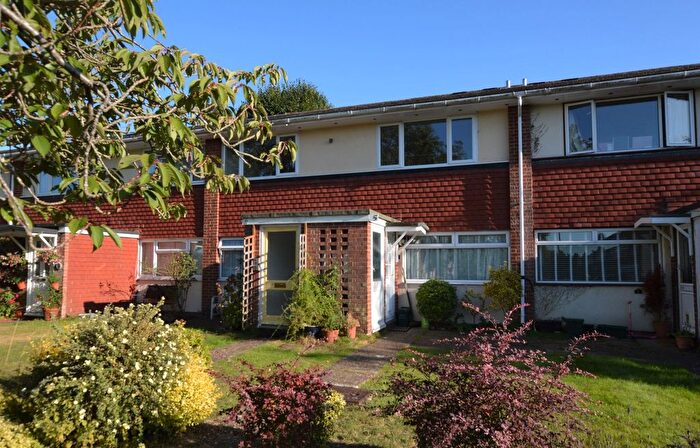 2 Bedroom Flat To Rent In Moat Court, Ashtead, KT21