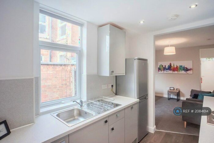 4 Bedroom Semi-Detached House To Rent In Marlborough Road, Nottingham, NG9