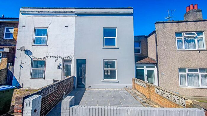 3 Bedroom End Of Terrace House To Rent In Crescent Road, Woolwich, SE18
