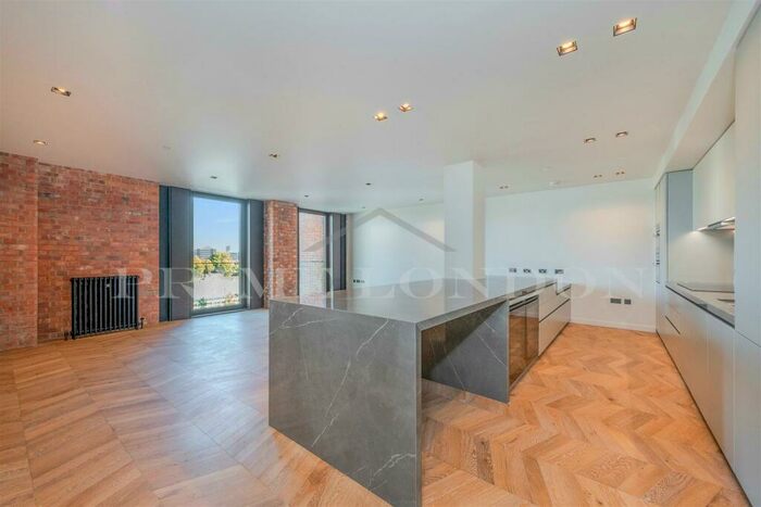 3 Bedroom Apartment To Rent In Switch House West, Battersea Power Station, London, SW11