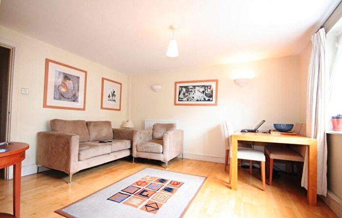 1 Bedroom Flat To Rent In Bamborough Gardens, Shepherd's Bush, London, W12