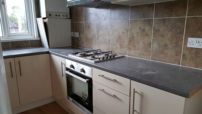 4 Bedroom Flat To Rent In Kenton Road, Kenton, HA3