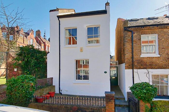 3 Bedroom Detached House For Sale In Chatham Road, London, SW11