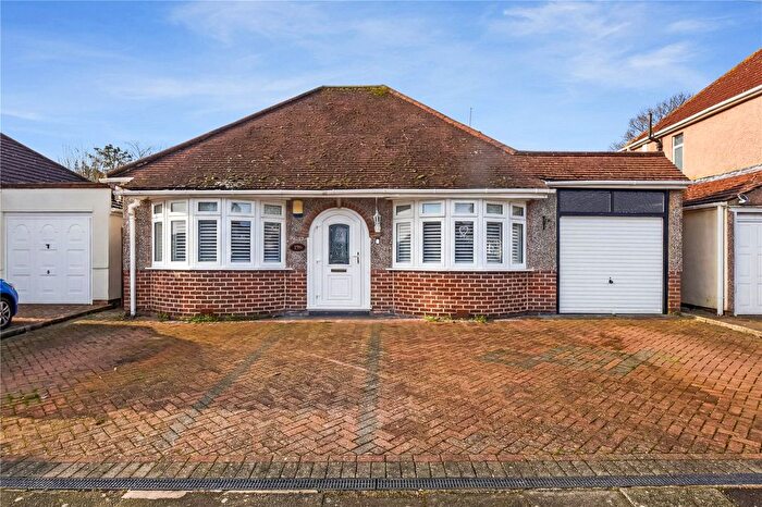 3 Bedroom Bungalow For Sale In Rydal Drive, Bexleyheath, DA7