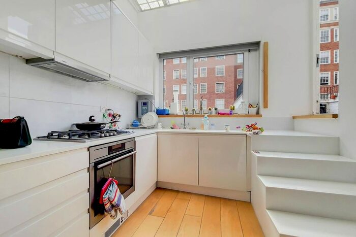 3 Bedroom Maisonette To Rent In St Georges Square, Pimlico, London, SW1V
