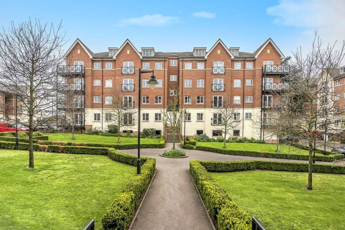 2 Bedroom Apartment To Rent In Viridian Square, Aylesbury, HP21