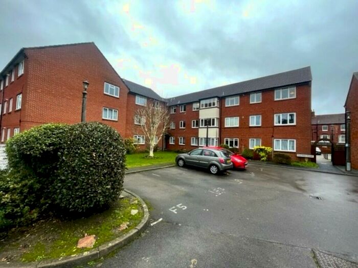 2 Bedroom Apartment To Rent In Madison Court, PO16