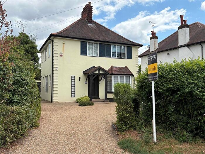 4 Bedroom Detached House For Sale In Cheney Street, Pinner, HA5