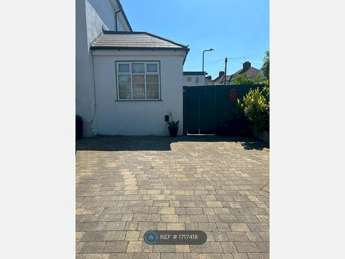 1 Bedroom Flat To Rent In Kinloch Drive, London, NW9