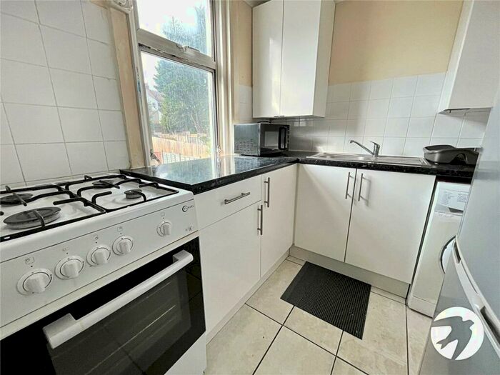 1 Bedroom Flat To Rent In Weston Road, Rochester, Kent, ME2