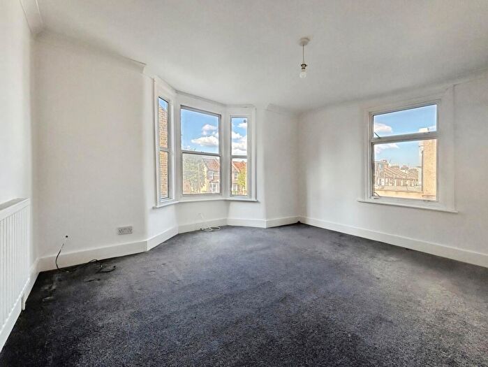2 Bedroom Apartment For Sale In Chadwin Road, London, E13