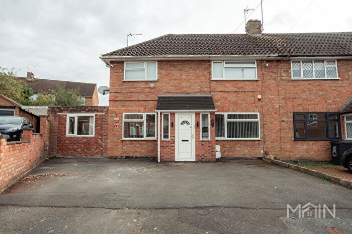 4 Bedroom Semi-detached House For Sale In Springway Close, Uppingham, Leicestershire, LE5