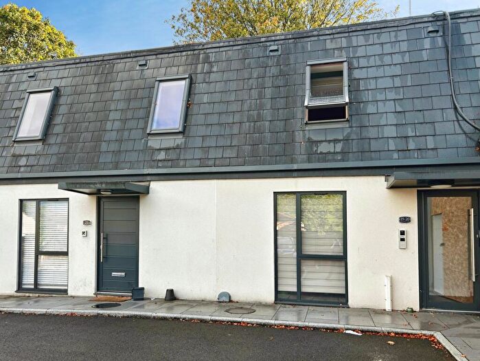 2 Bedroom Apartment For Sale In Treadaway Hill, Loudwater, High Wycombe, HP10