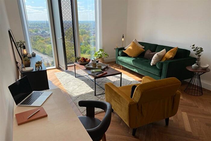 2 Bedroom Apartment To Rent In East Tower, Owen Street, M15